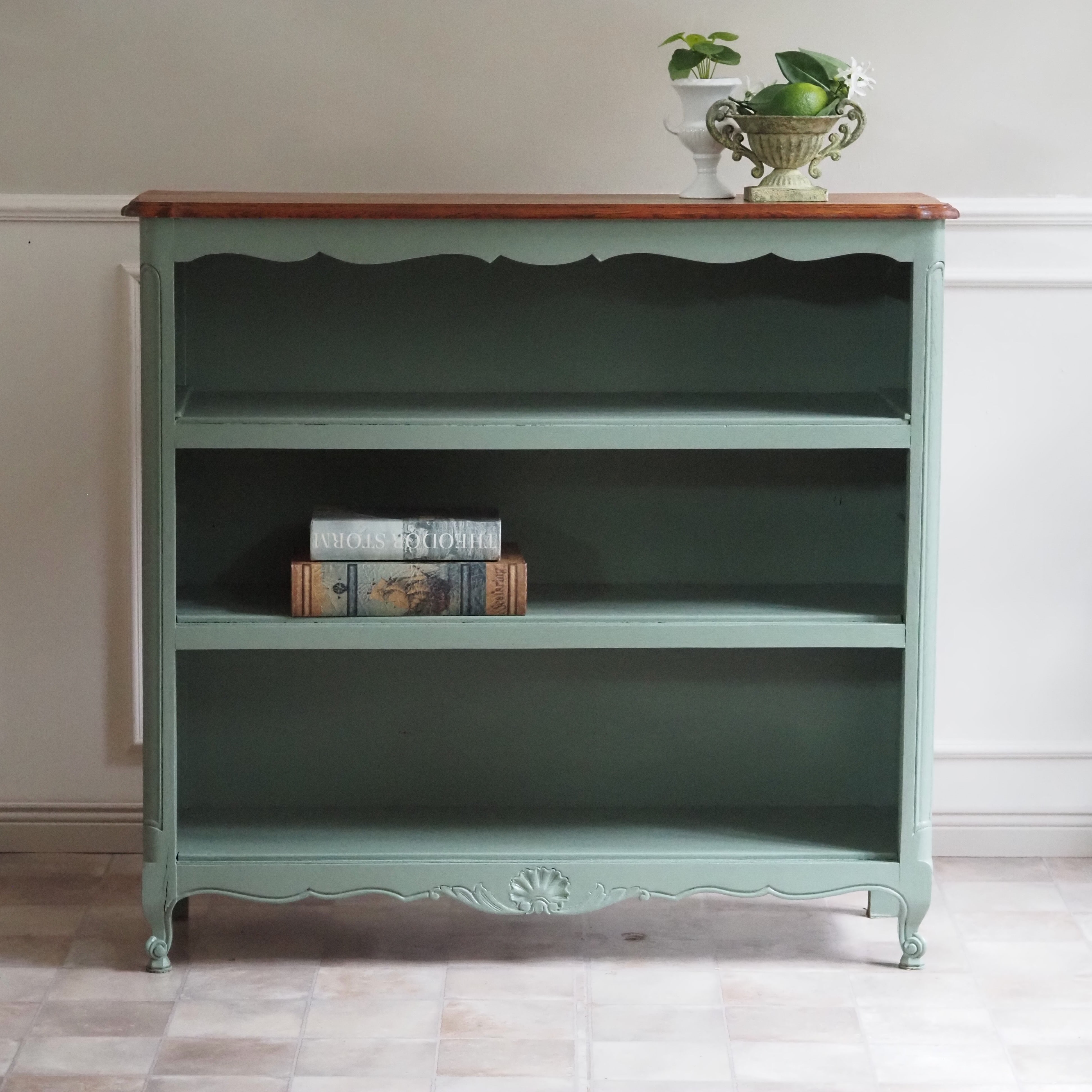 Bücherregal Louis XV Stil, Eiche massiv, um 1960