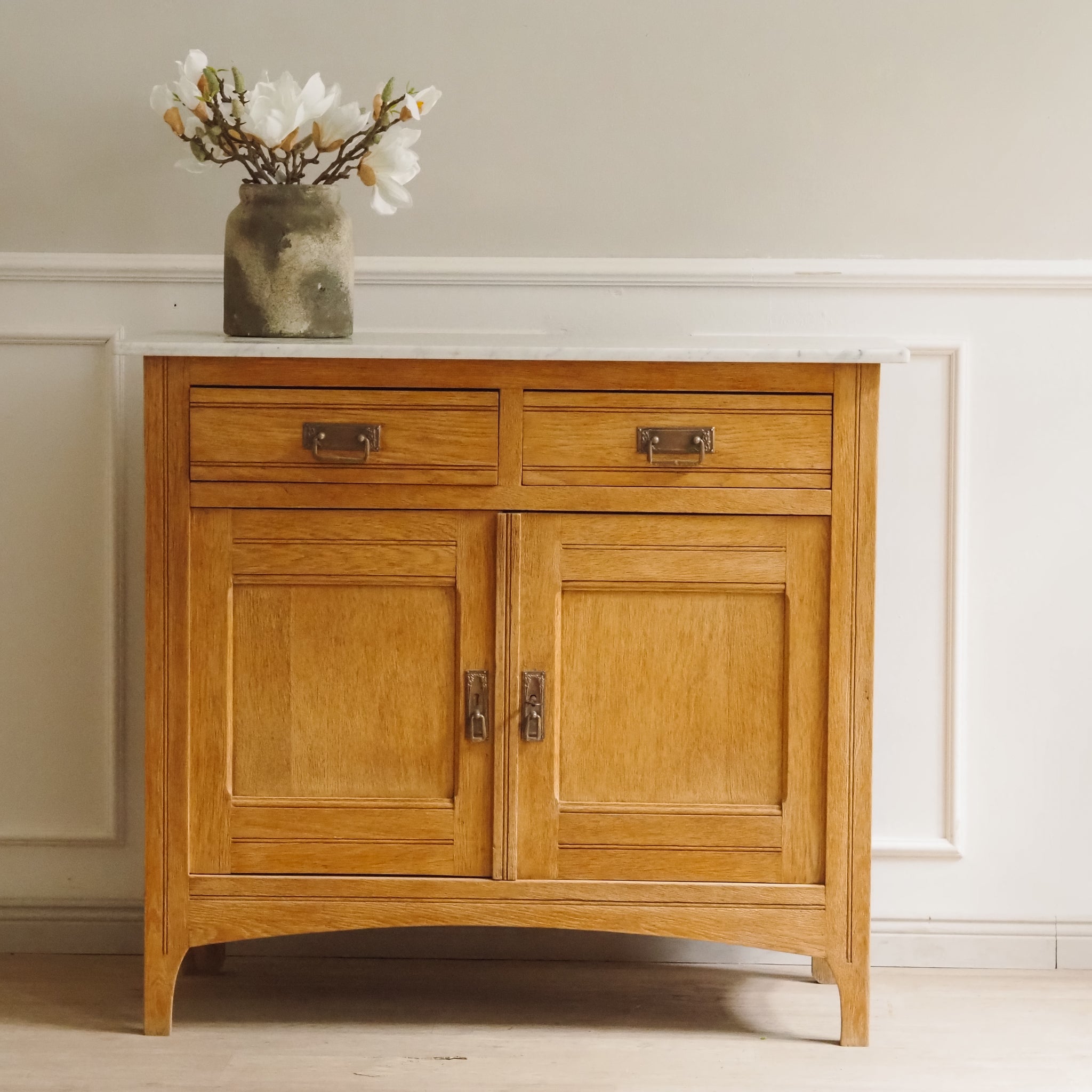 Jugendstil Kommode aus Eiche mit Marmorplatte - Antike französische Anrichte