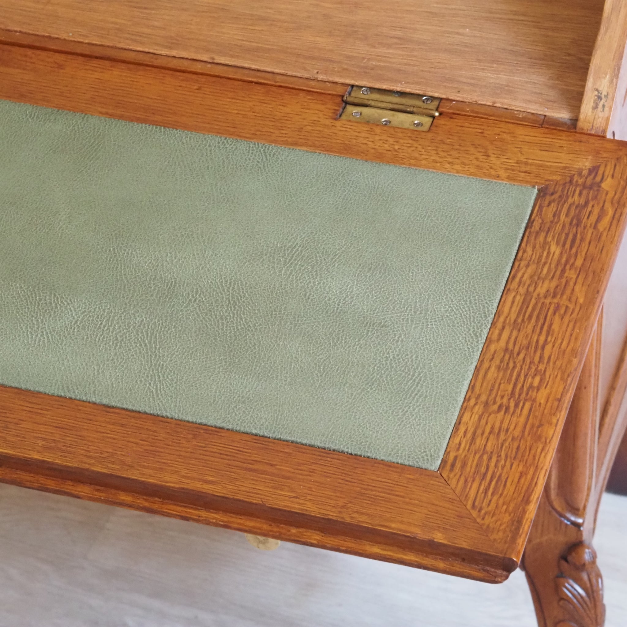 Französischer Sekretär im Louis XV Stil - Schubladen und Fächer
