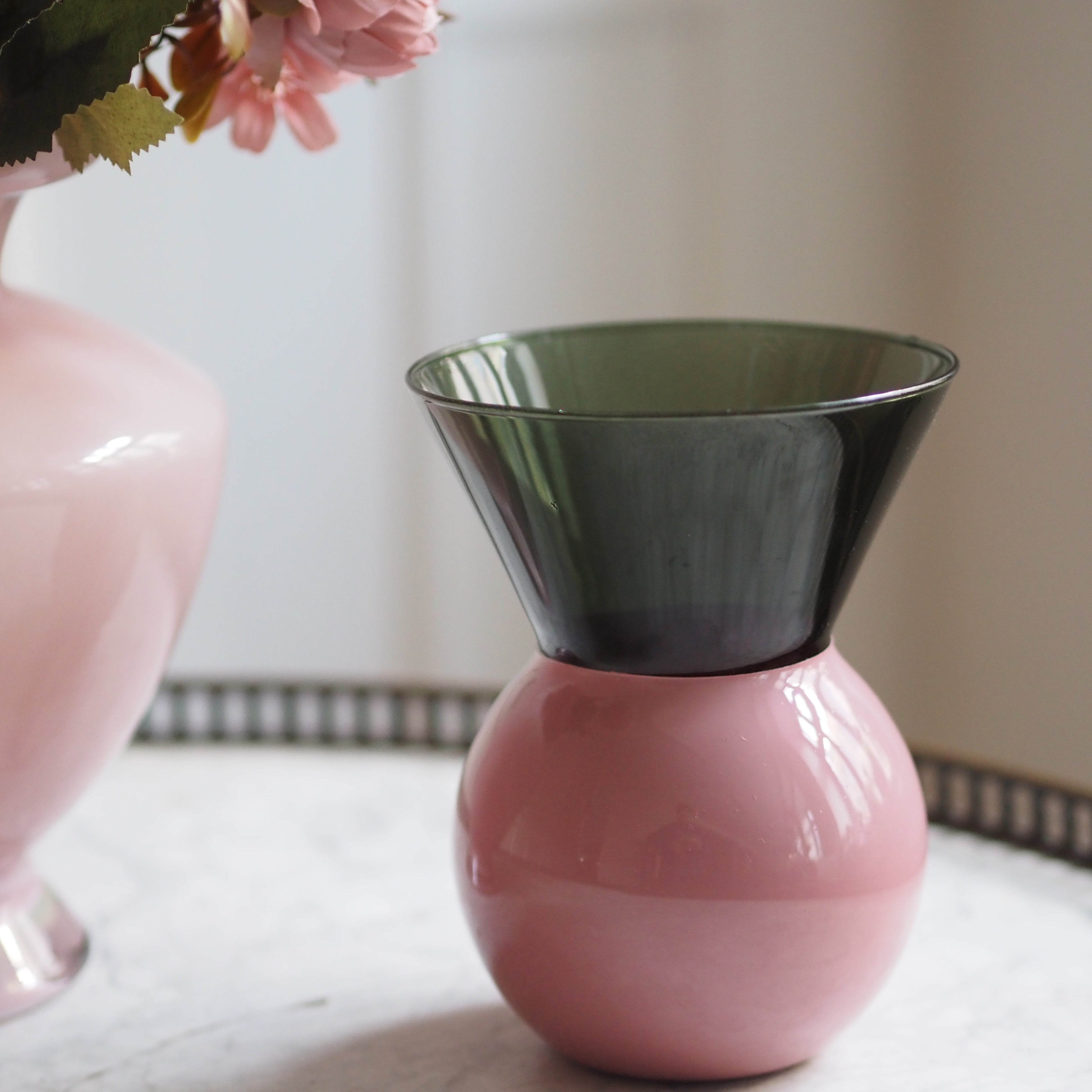 Vase · Glasaufsatz & Keramikkörper · moderne Objektform