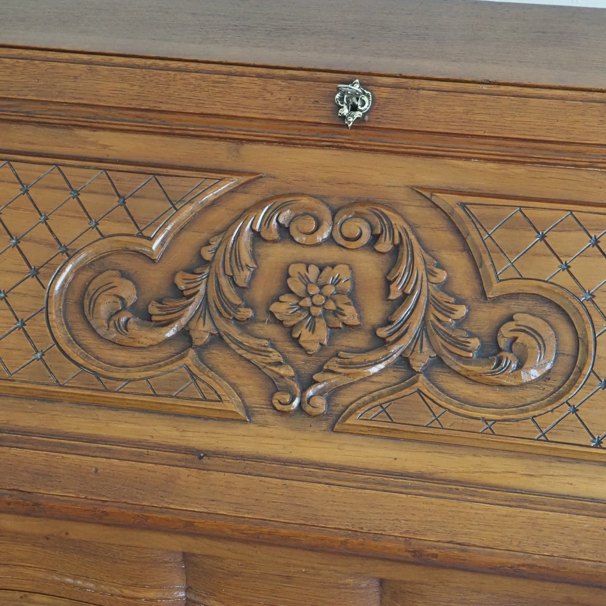 Französischer Sekretär im Louis XV Stil - Schubladen und Fächer