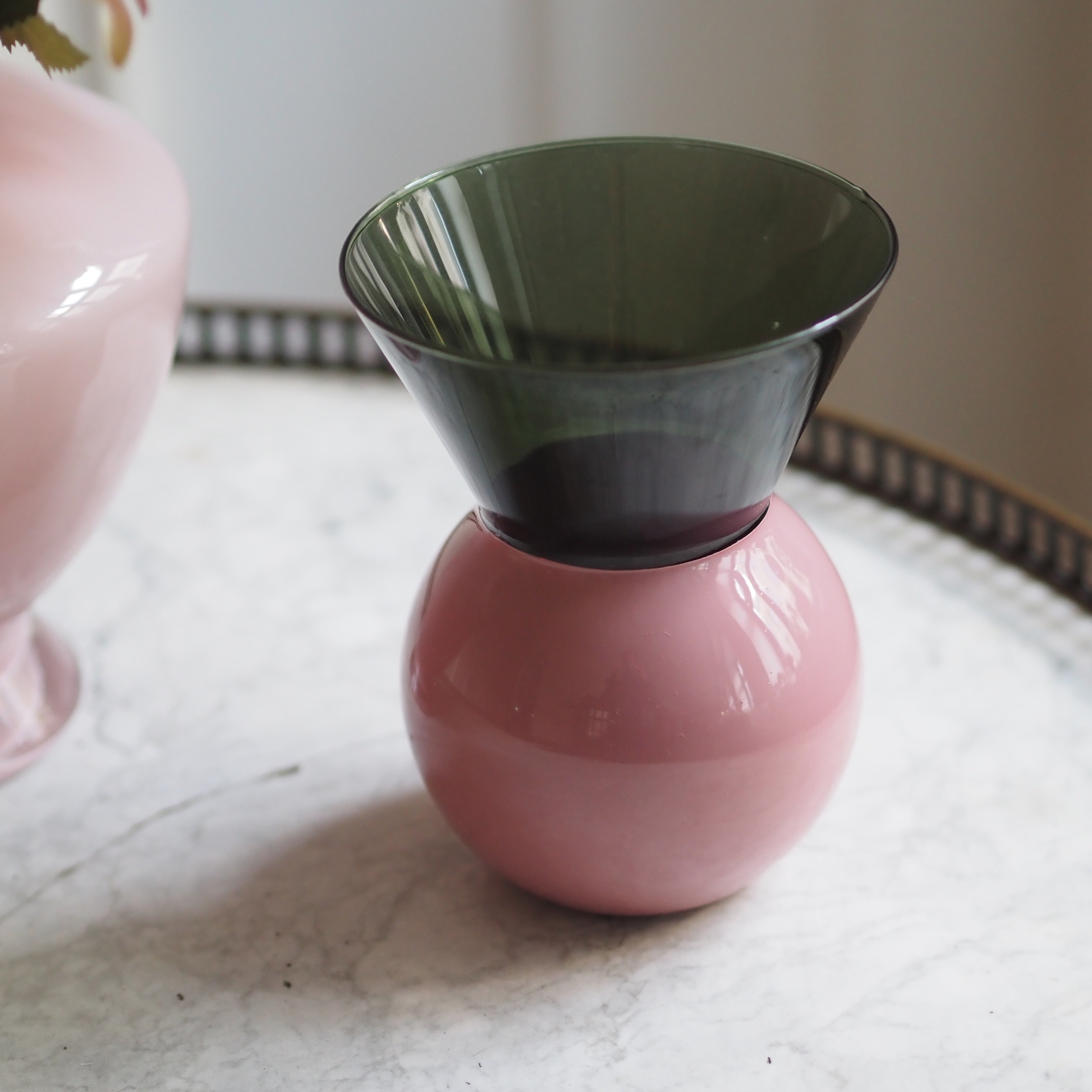 Vase · Glasaufsatz & Keramikkörper · moderne Objektform