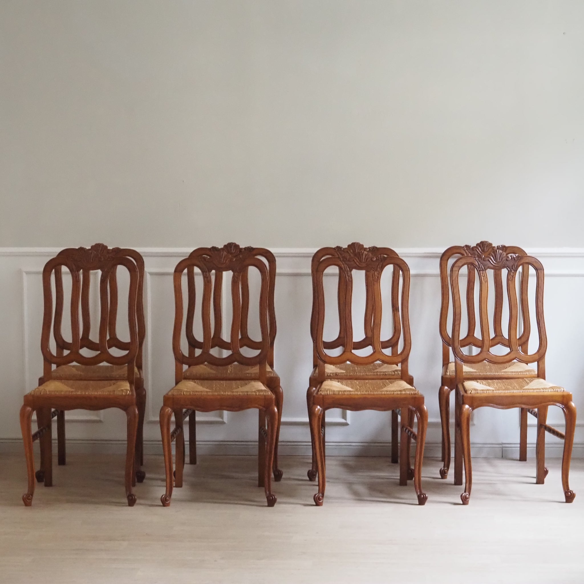 8 französische Esszimmer Stühle mit Geflechtsitz im Rokoko Stil - Landhaus Stuhlset