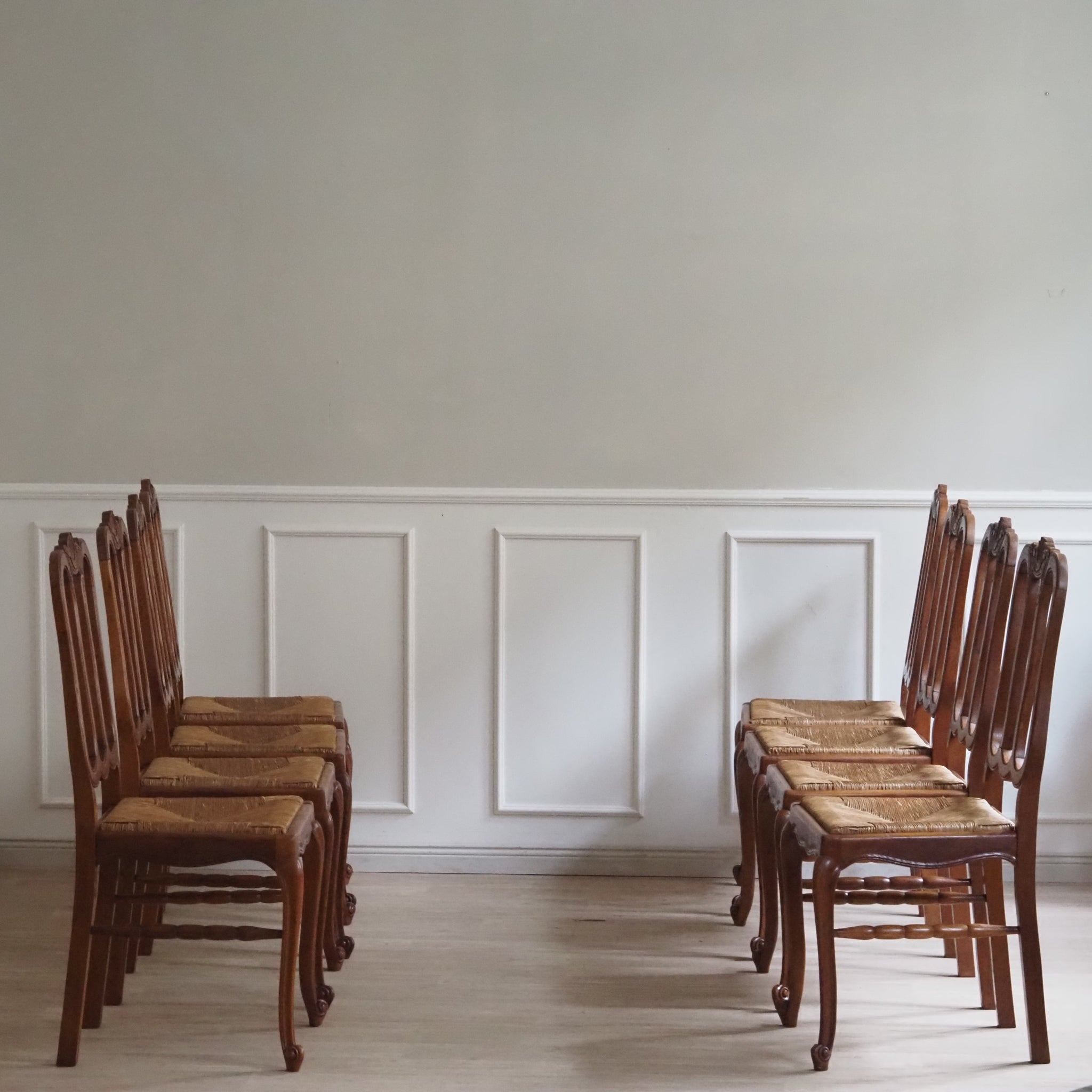 8 französische Esszimmer Stühle mit Geflechtsitz im Rokoko Stil - Landhaus Stuhlset