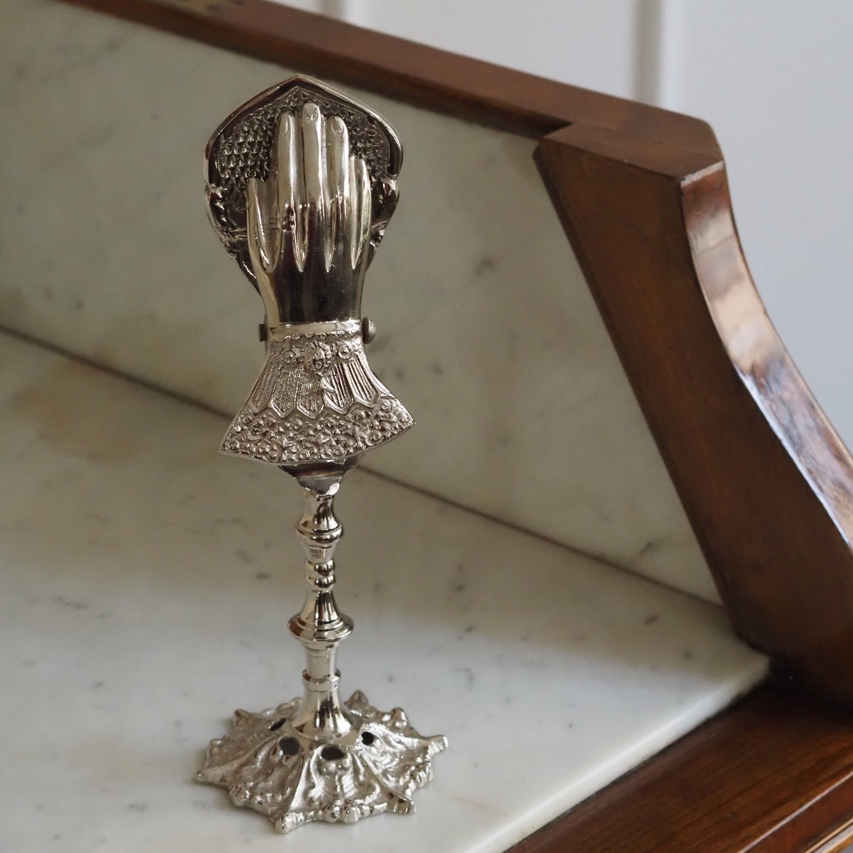 Briefklammer Handform · Notizhalter Historismus Balusterfuß