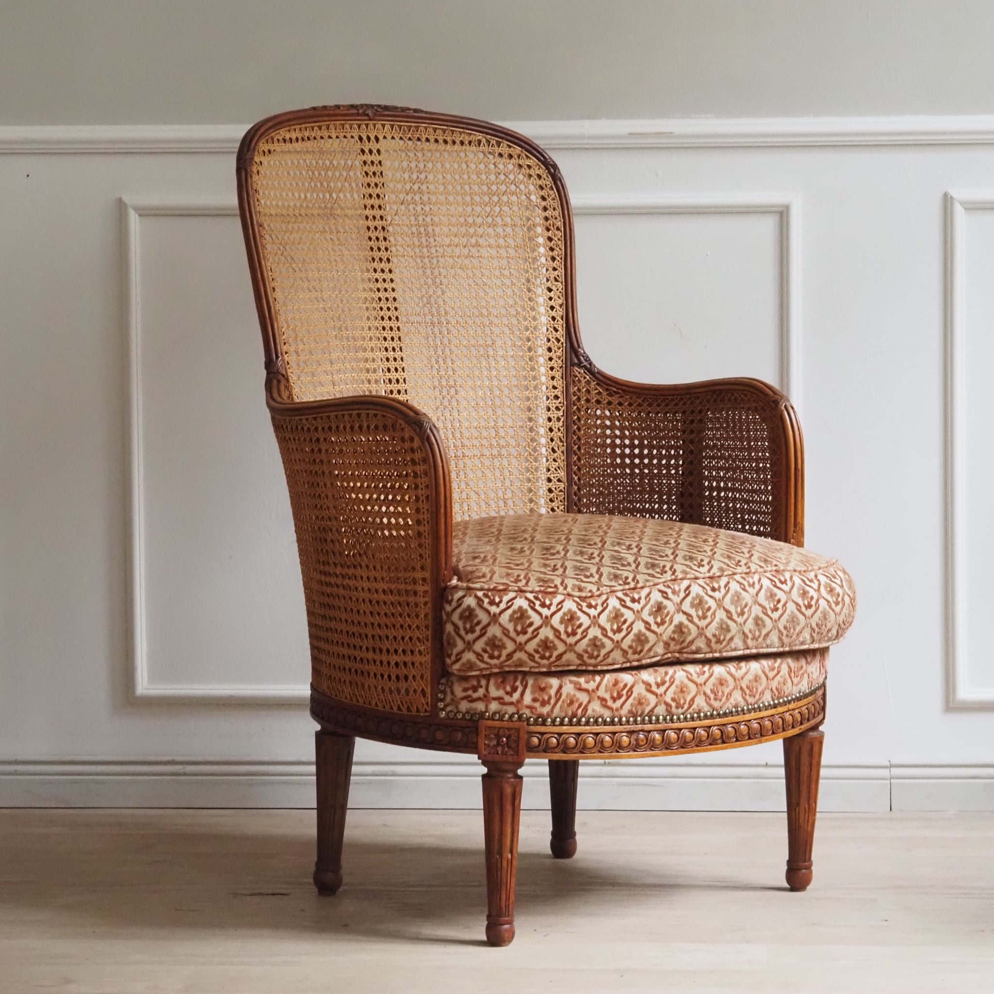 Antiker französischer Sessel mit Wiener Geflecht um 1900 - Louis-Seize Bergère Original