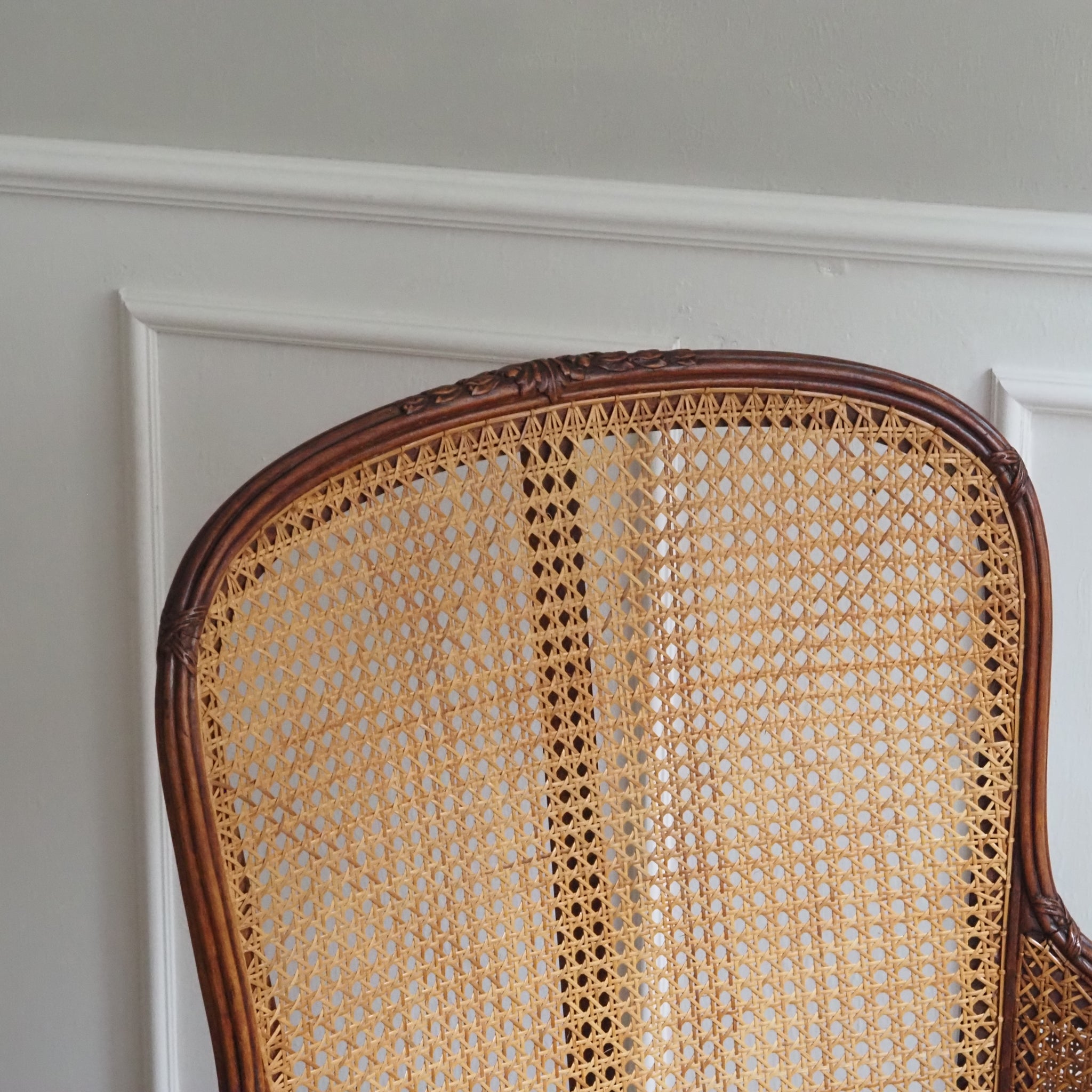 Antiker französischer Sessel mit Wiener Geflecht um 1900 - Louis-Seize Bergère Original