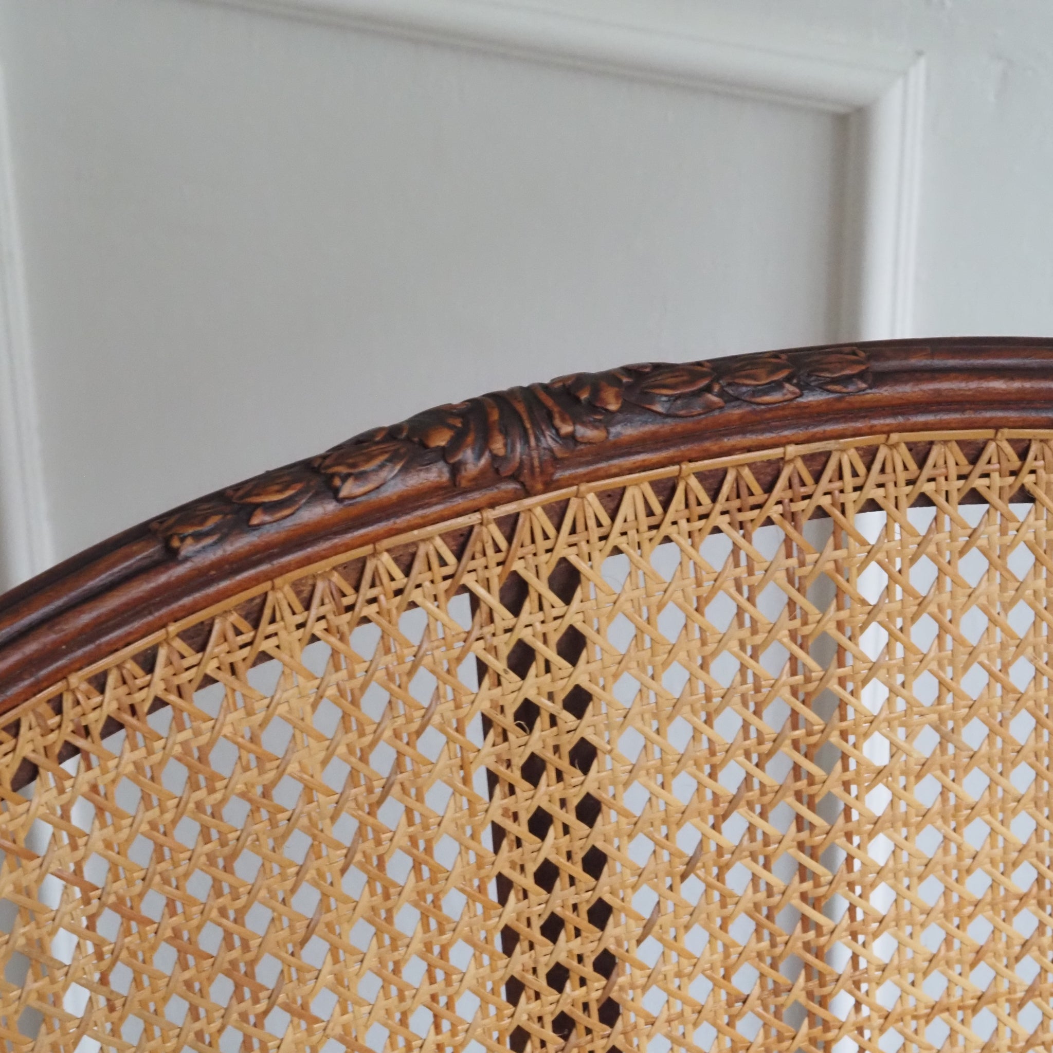 Antiker französischer Sessel mit Wiener Geflecht um 1900 - Louis-Seize Bergère Original