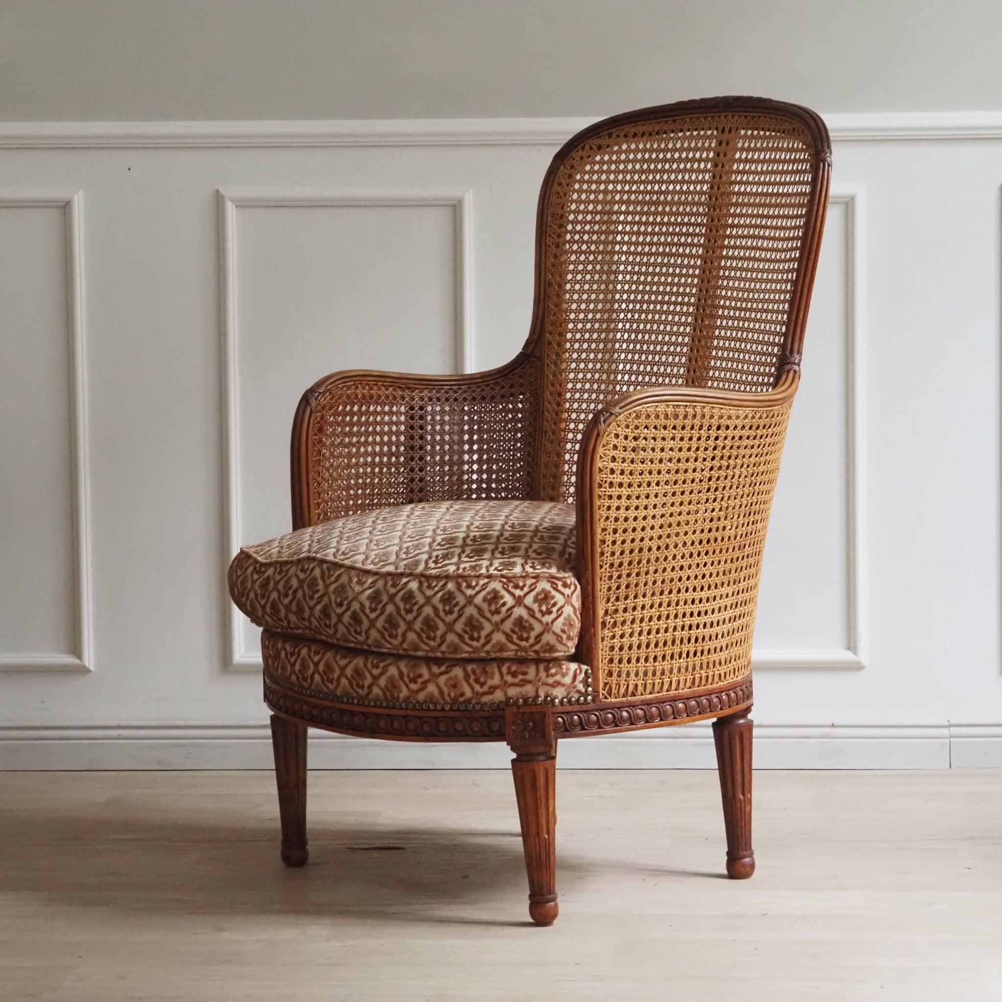 Antiker französischer Sessel mit Wiener Geflecht um 1900 - Louis-Seize Bergère Original