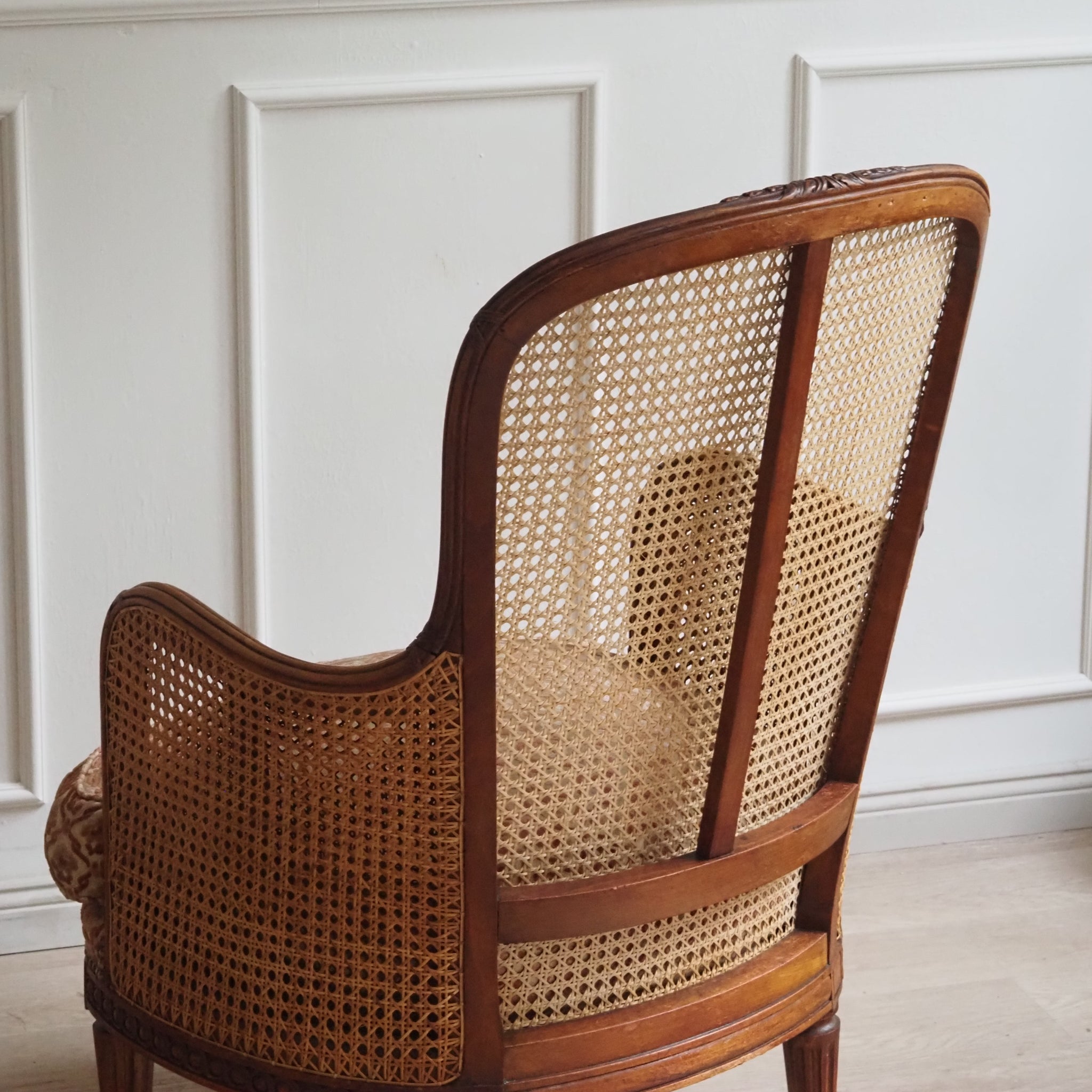 Antiker französischer Sessel mit Wiener Geflecht um 1900 - Louis-Seize Bergère Original