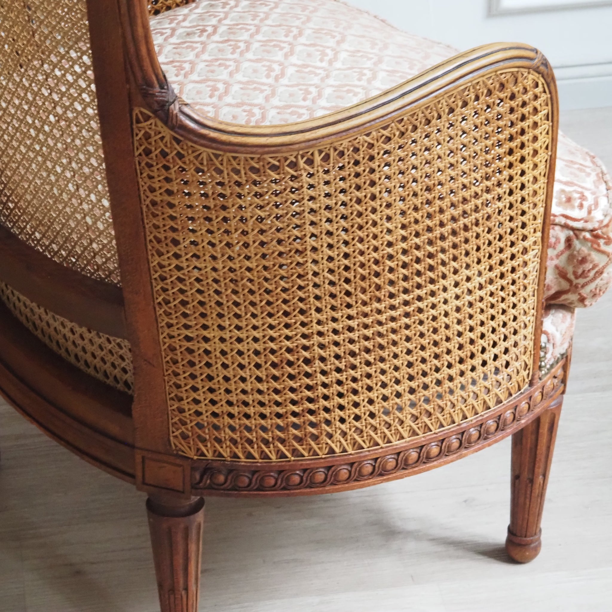 Antiker französischer Sessel mit Wiener Geflecht um 1900 - Louis-Seize Bergère Original