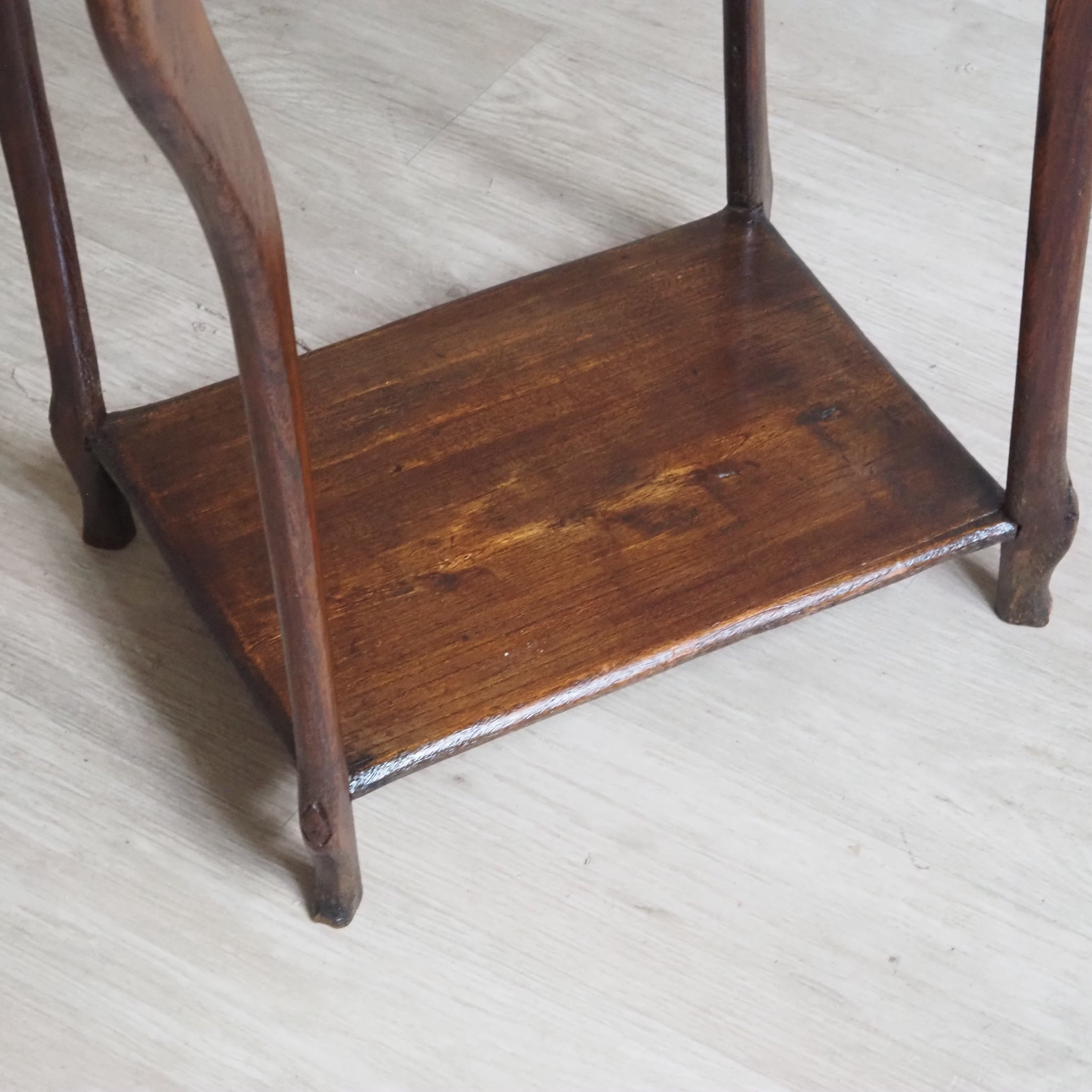 Antiker Beistelltisch / Pflanzentisch mit geschweiften Beinen um 1900 - Barock-Stil