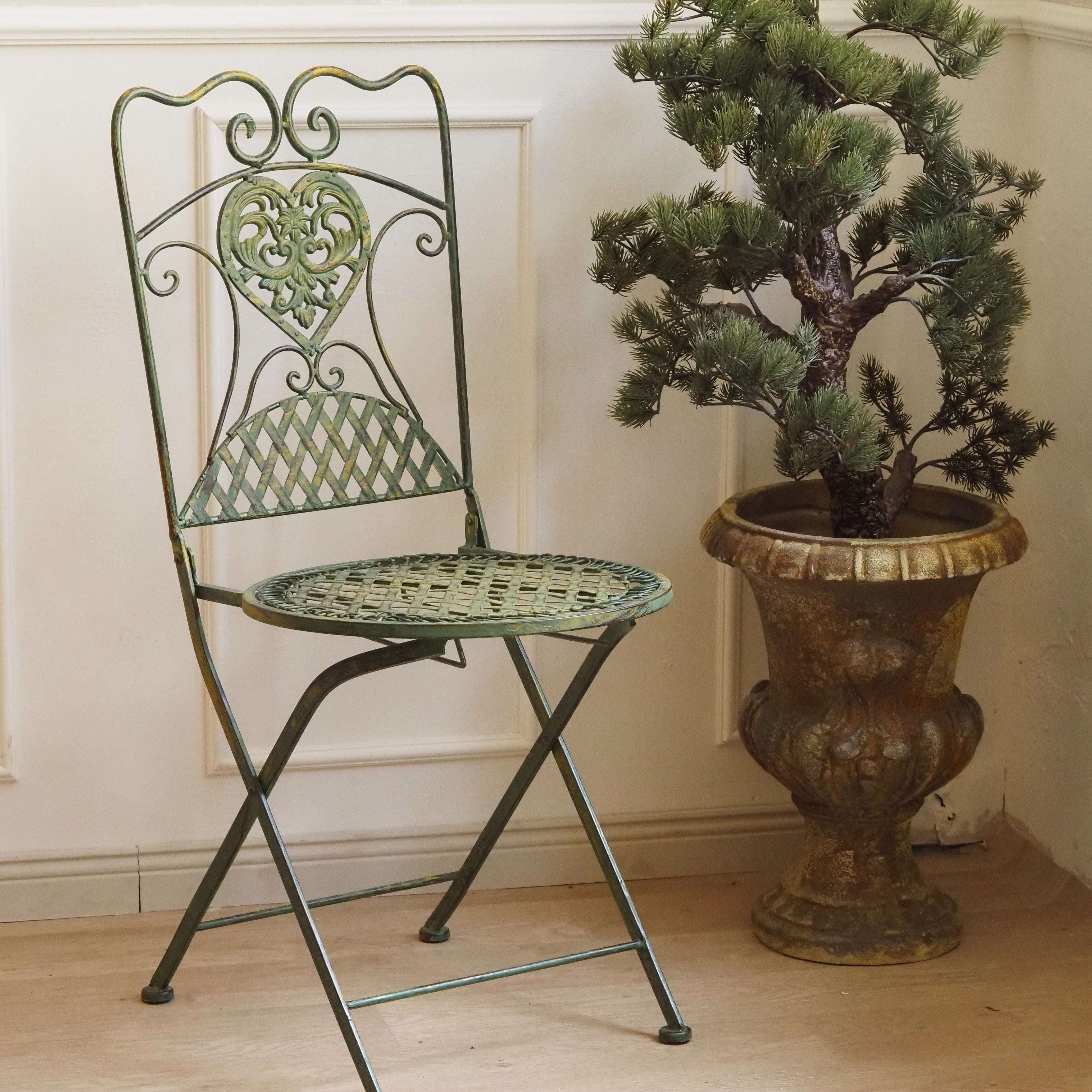 Metall Klappstuhl mit Zierornament und Patina-Finish