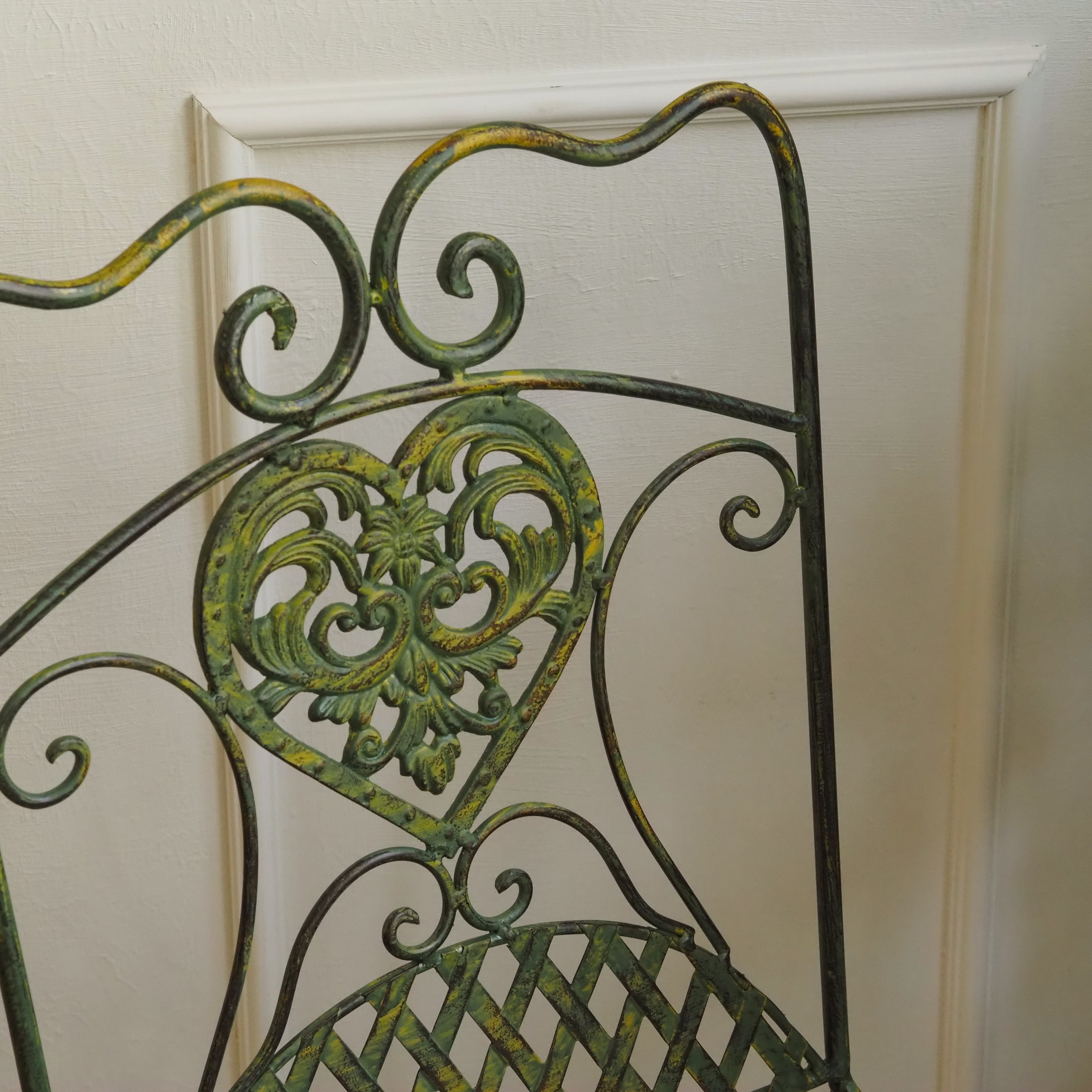 Metall Klappstuhl mit Zierornament und Patina-Finish