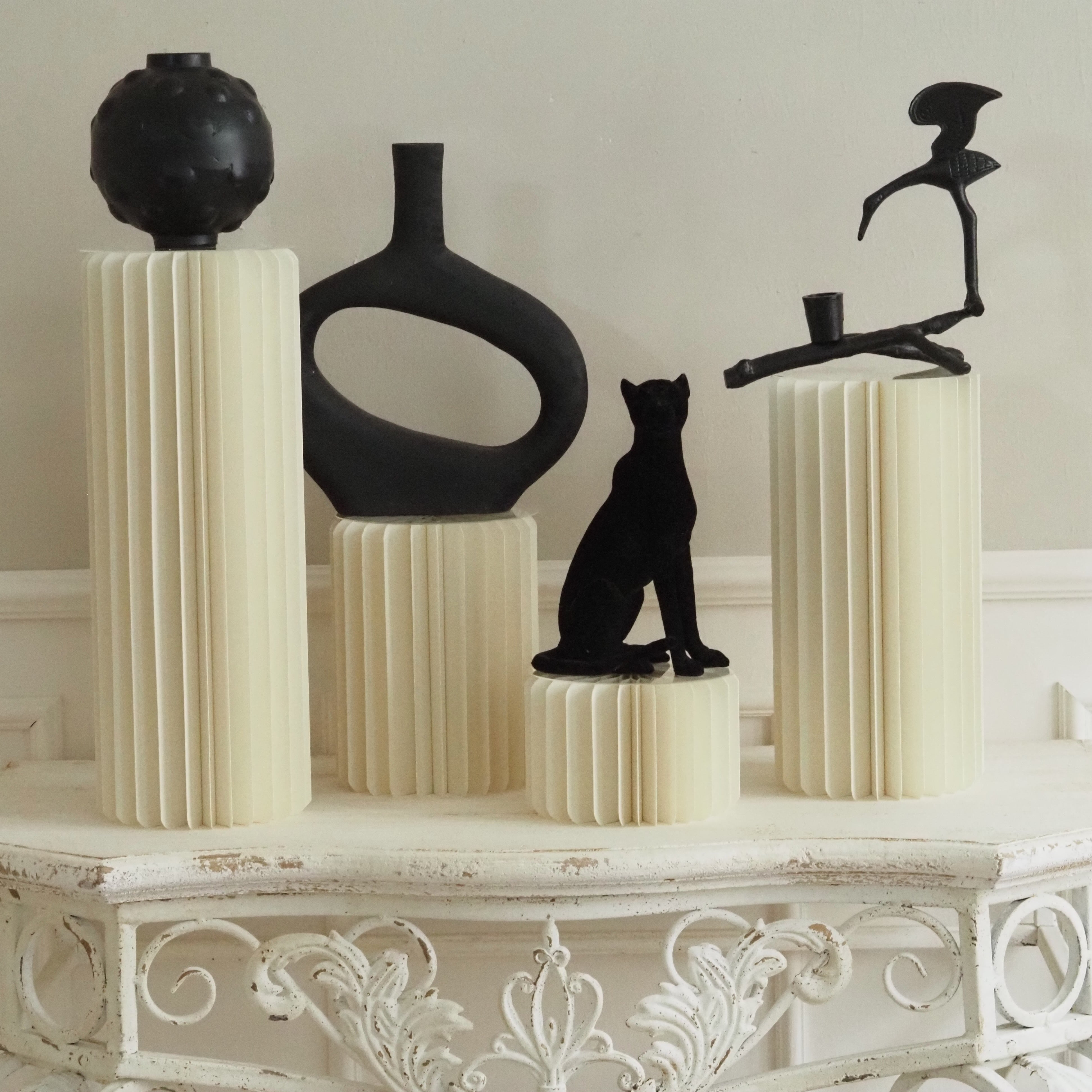 Papiersäule Mini · Set/4 · H 10–40 cm · VARIABLE: Schwarz / Creme