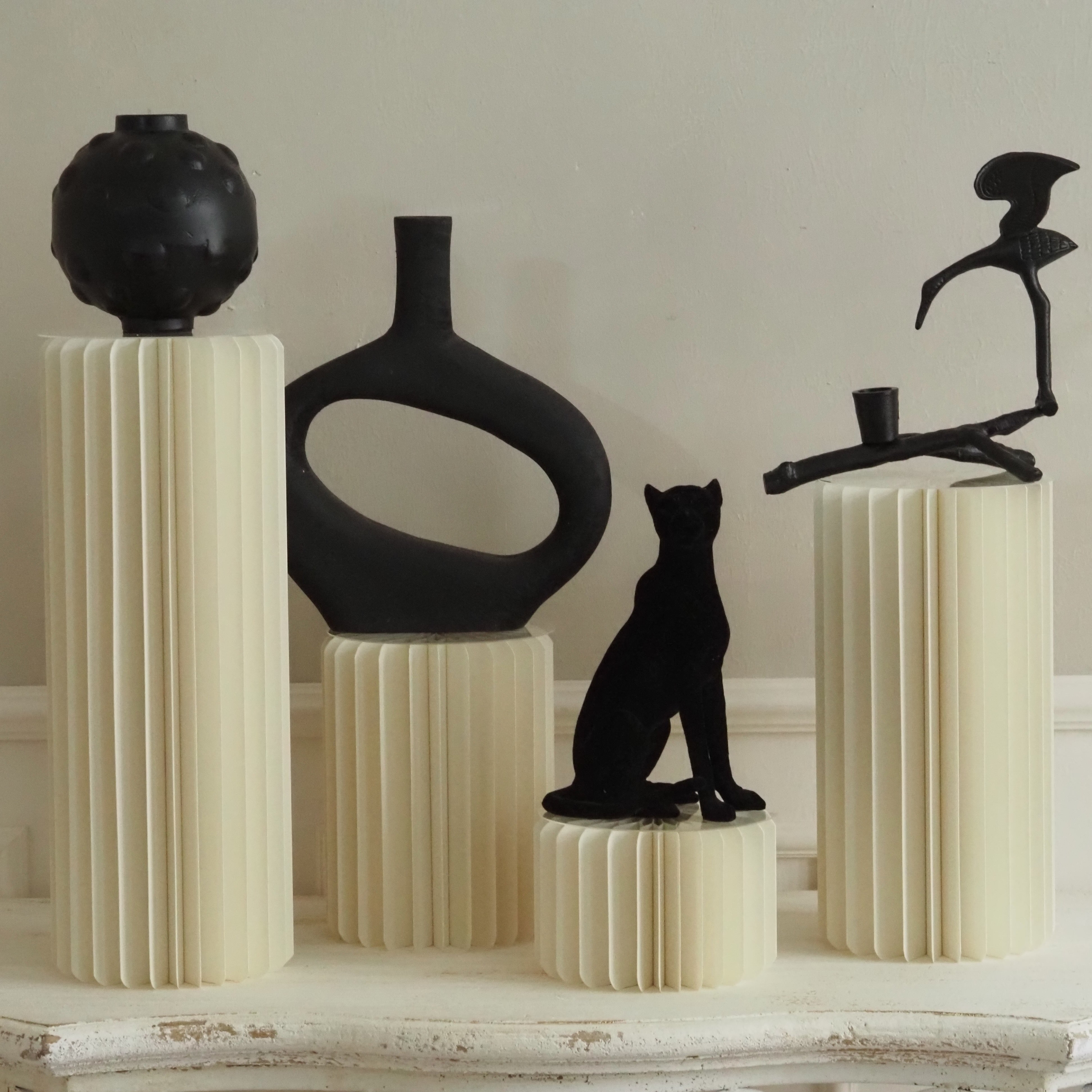 Papiersäule Mini · Set/4 · H 10–40 cm · VARIABLE: Schwarz / Creme
