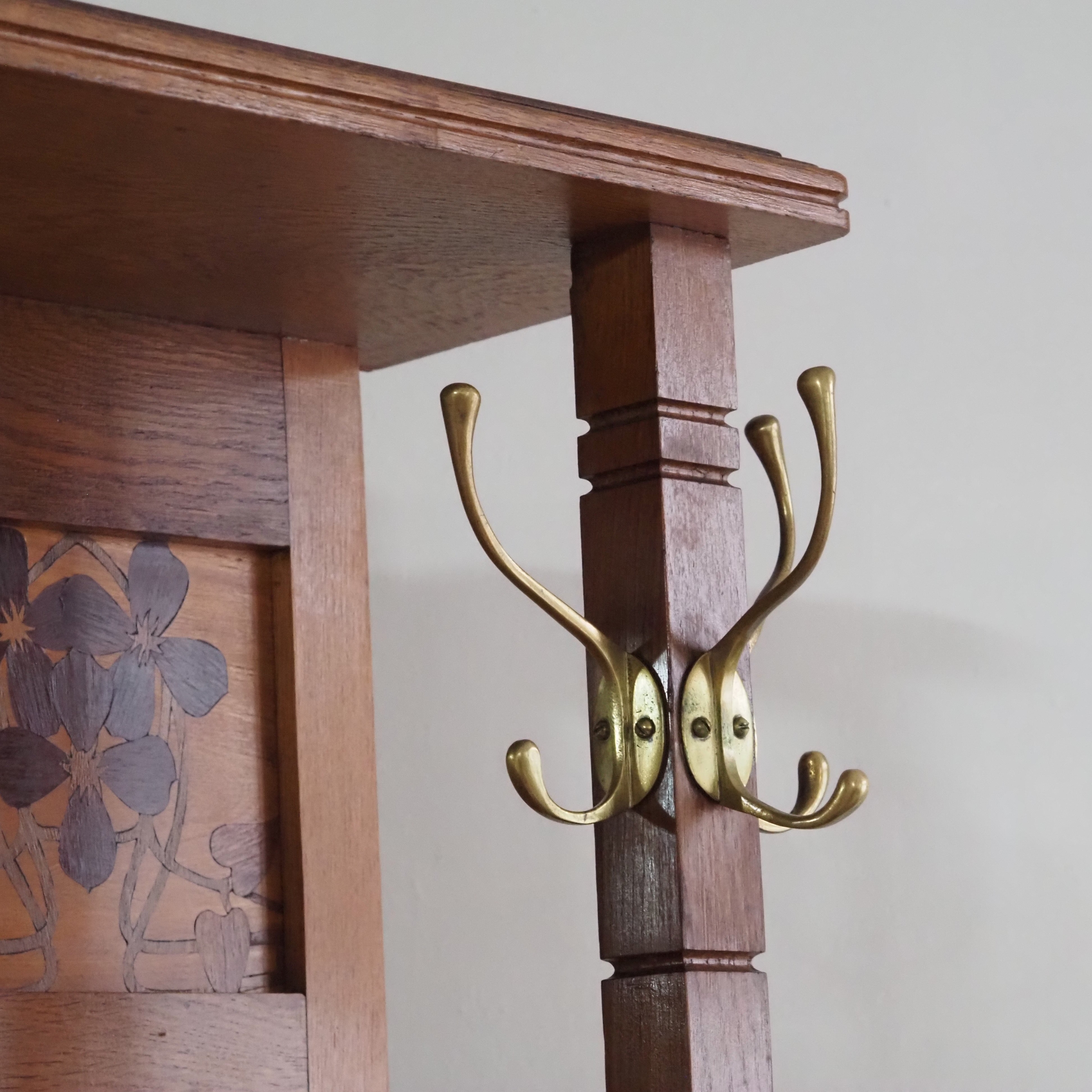Jugendstil Garderobe Eiche mit Spiegel und Intarsien um 1900
