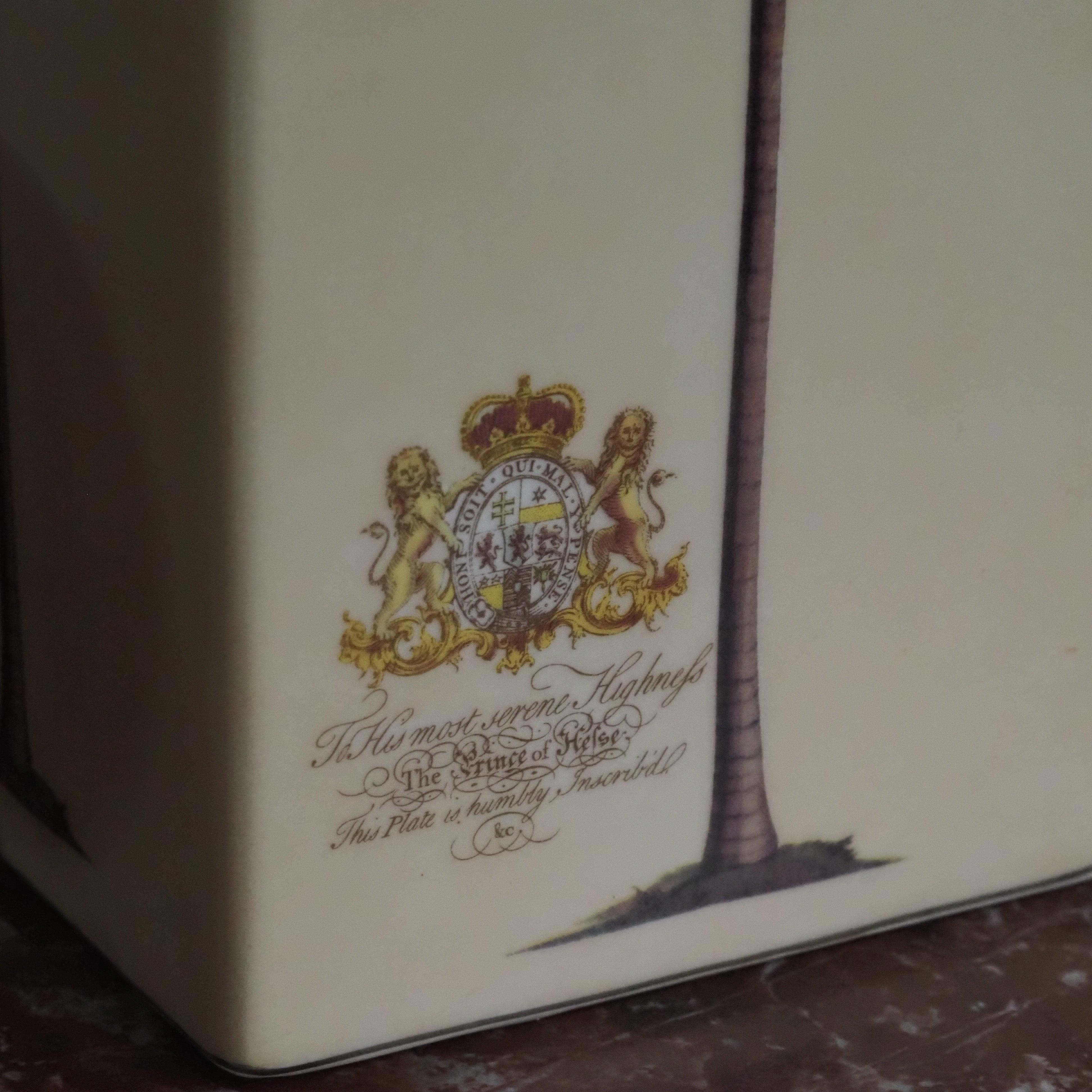 Keramikdose mit Deckel · Botanisches Palmenmotiv im Stil georgianischer Druckgrafik
