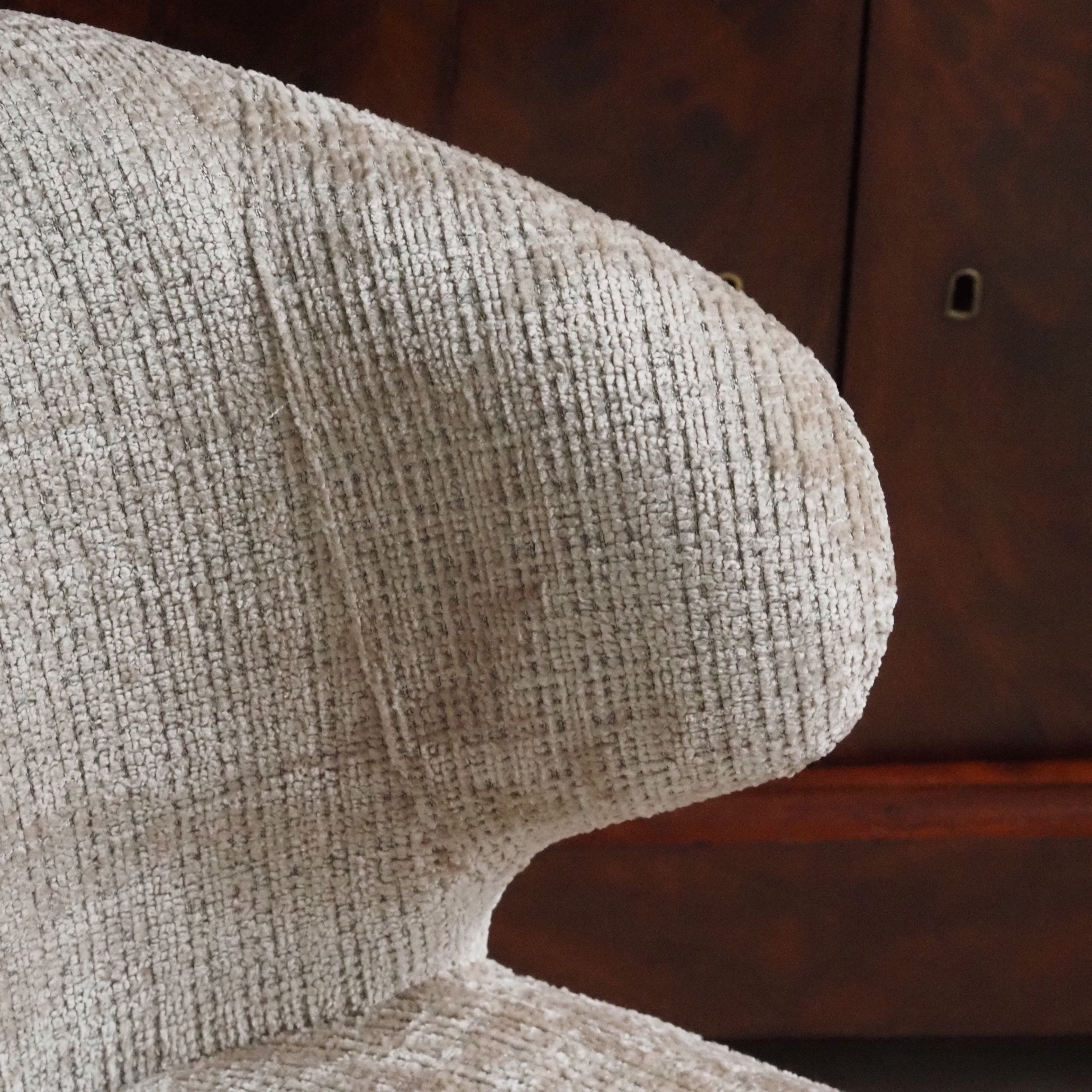 Gepolsterter Stuhl mit gerundeter Rückenlehne, Esszimmerstuhl – Chenille-Bezug Sand