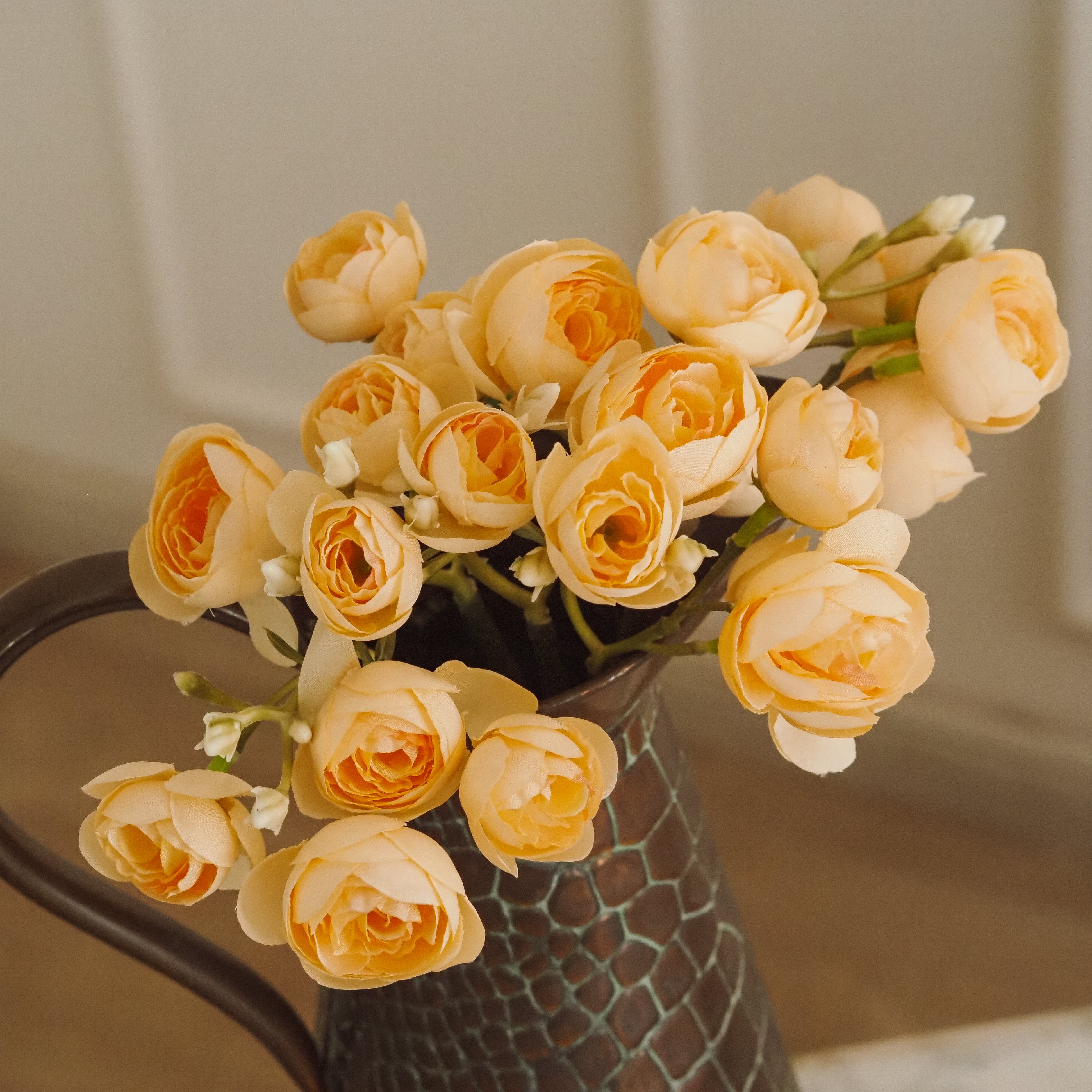 Ranunkelzweig · floraler Dekorationszweig in Apricot