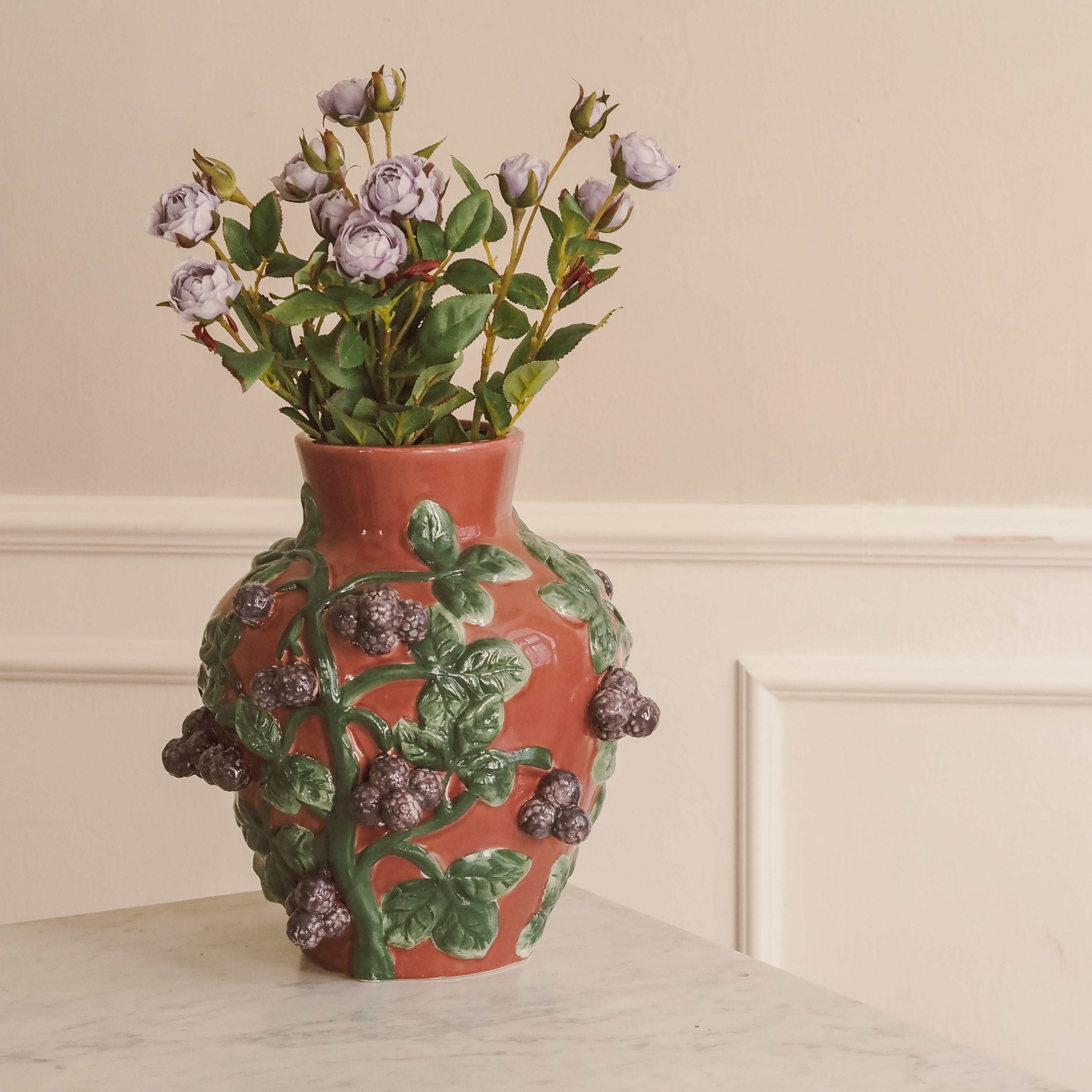 Rosenzweig · lila Blütenzweig im nostalgischen Landhausstil