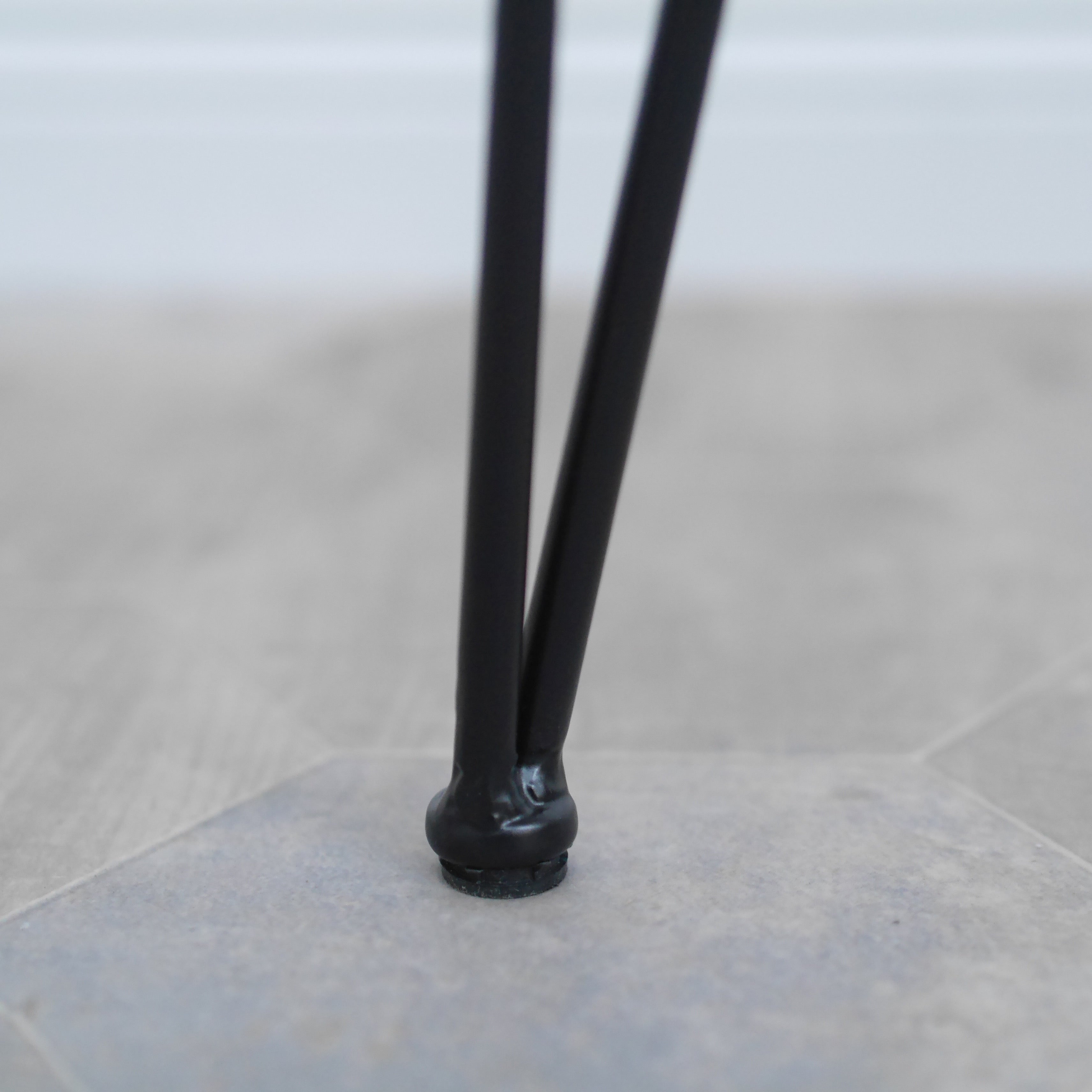 Metall Drahtstuhl in schwarz – Industrie Design Metallstuhl, Midcentury