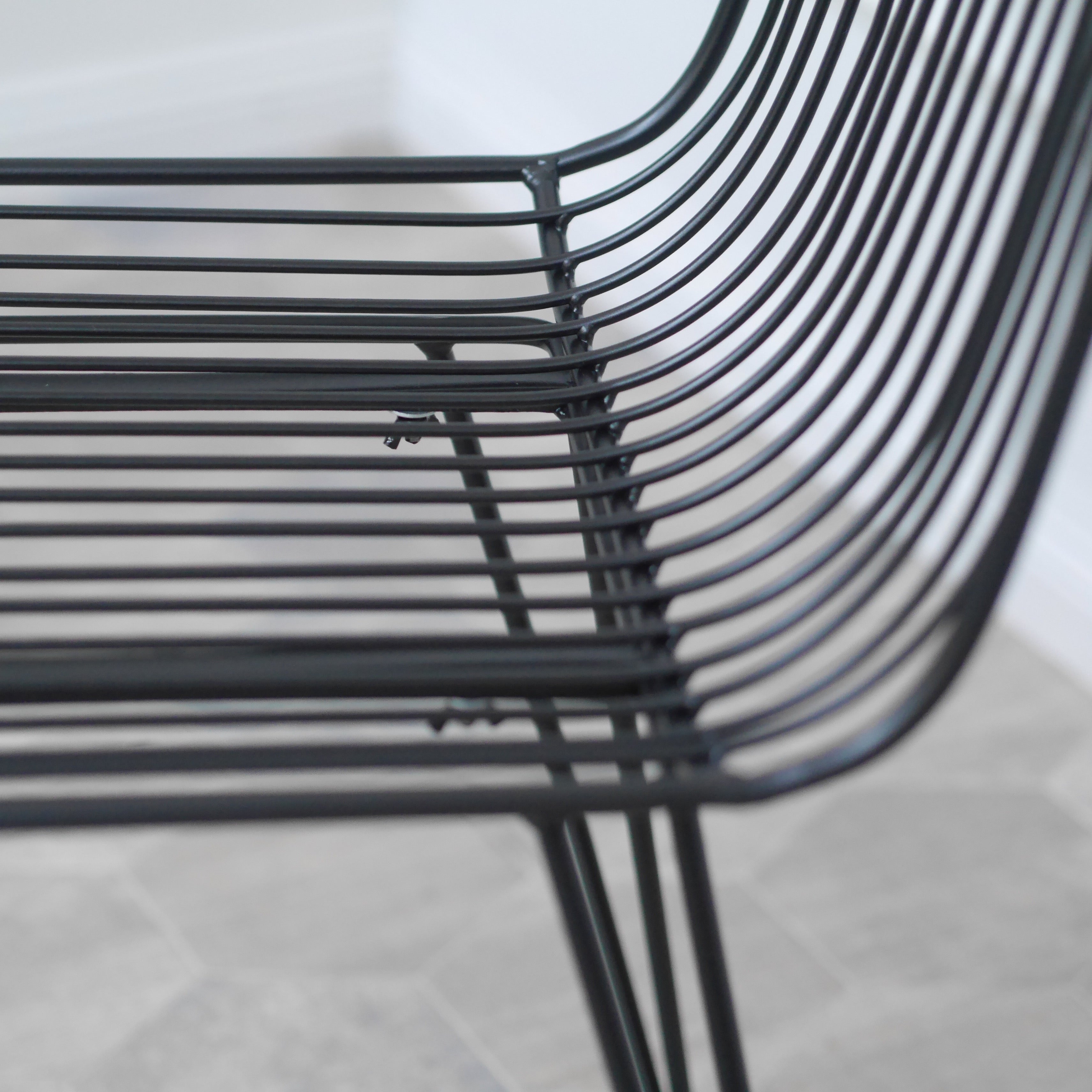 Metall Drahtstuhl in schwarz – Industrie Design Metallstuhl, Midcentury