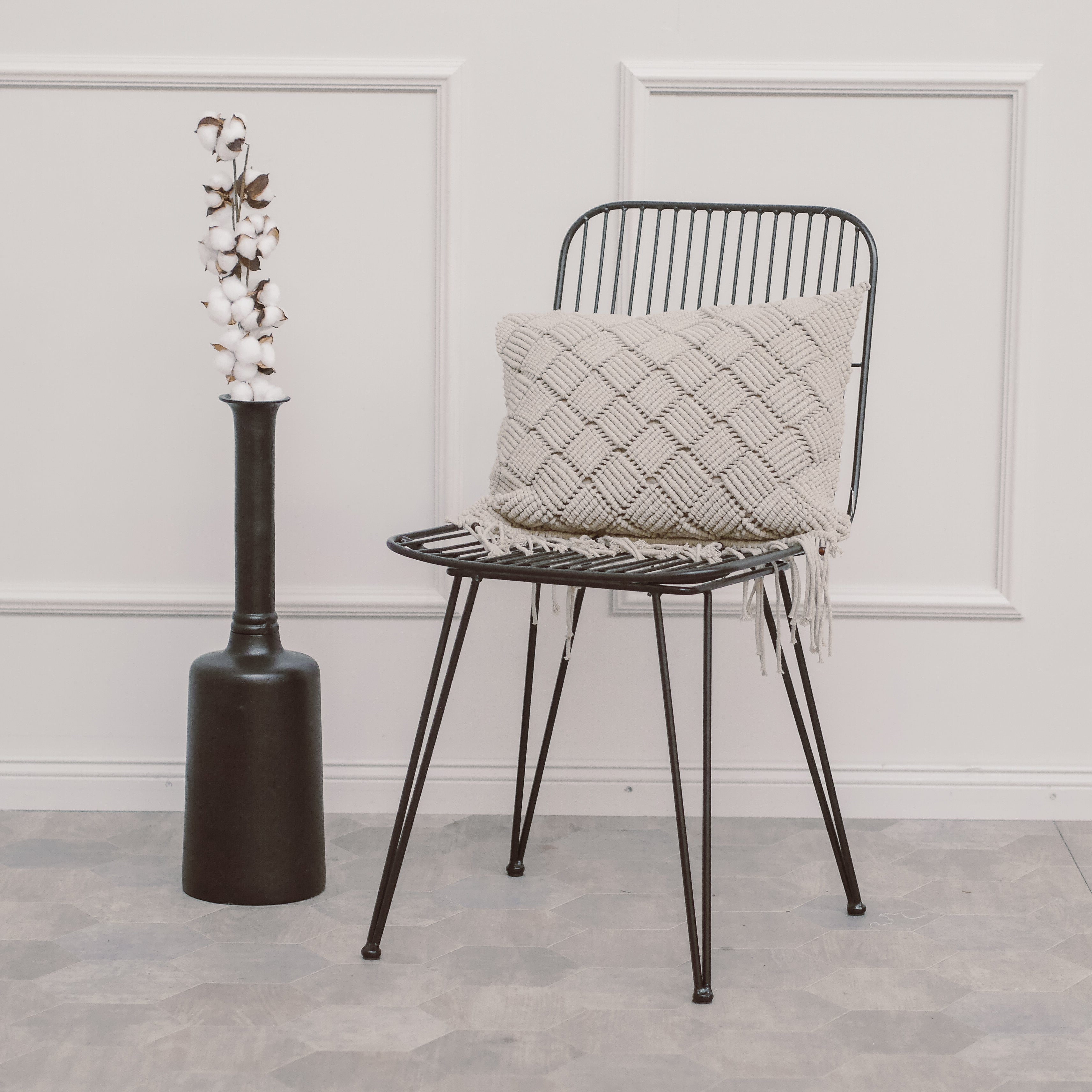 Metallstuhl schwarz – Drahtstuhl im Industrial Design