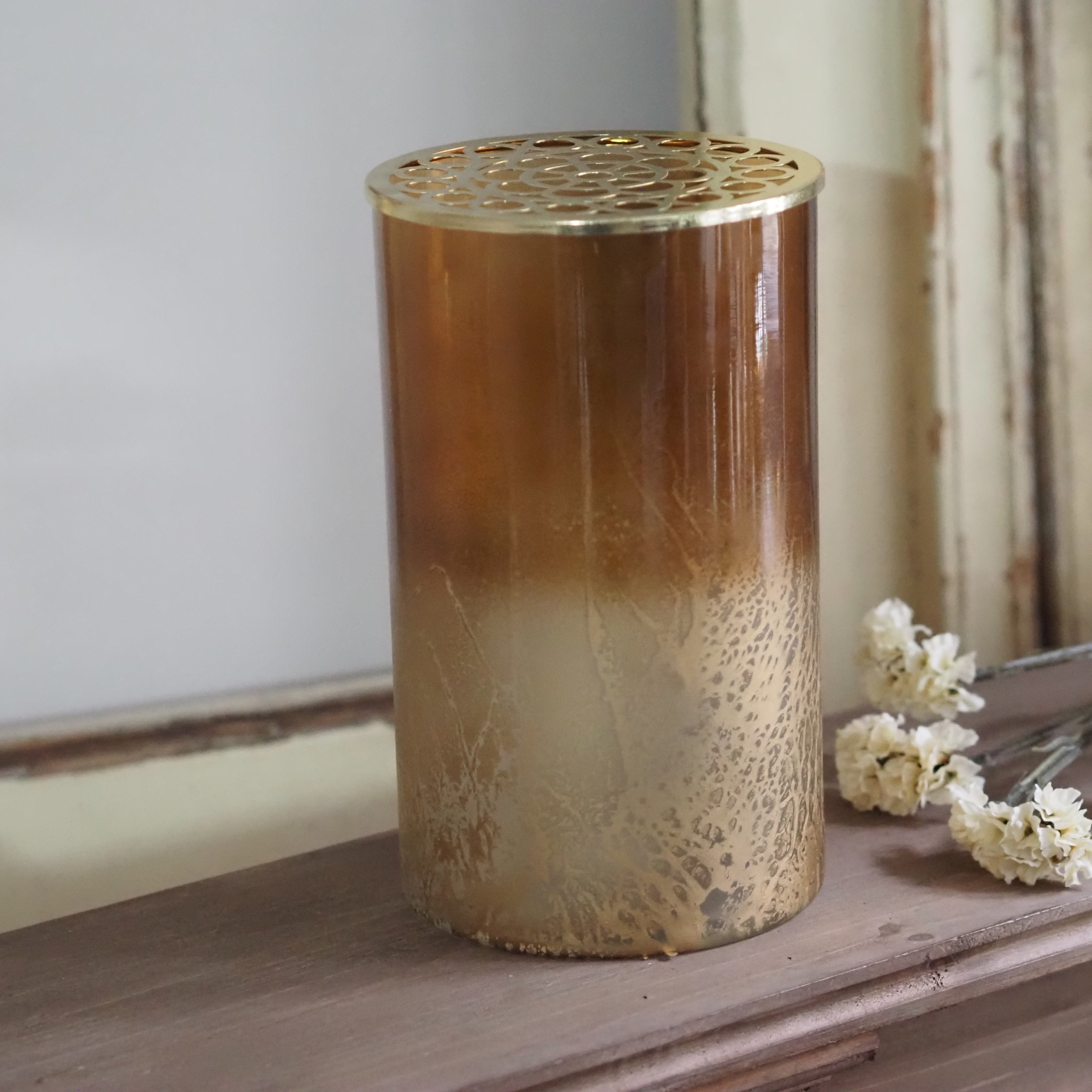 Glasvase mit Stanzdeckel · zylindrisches Glasgefäß mit Metallabdeckung