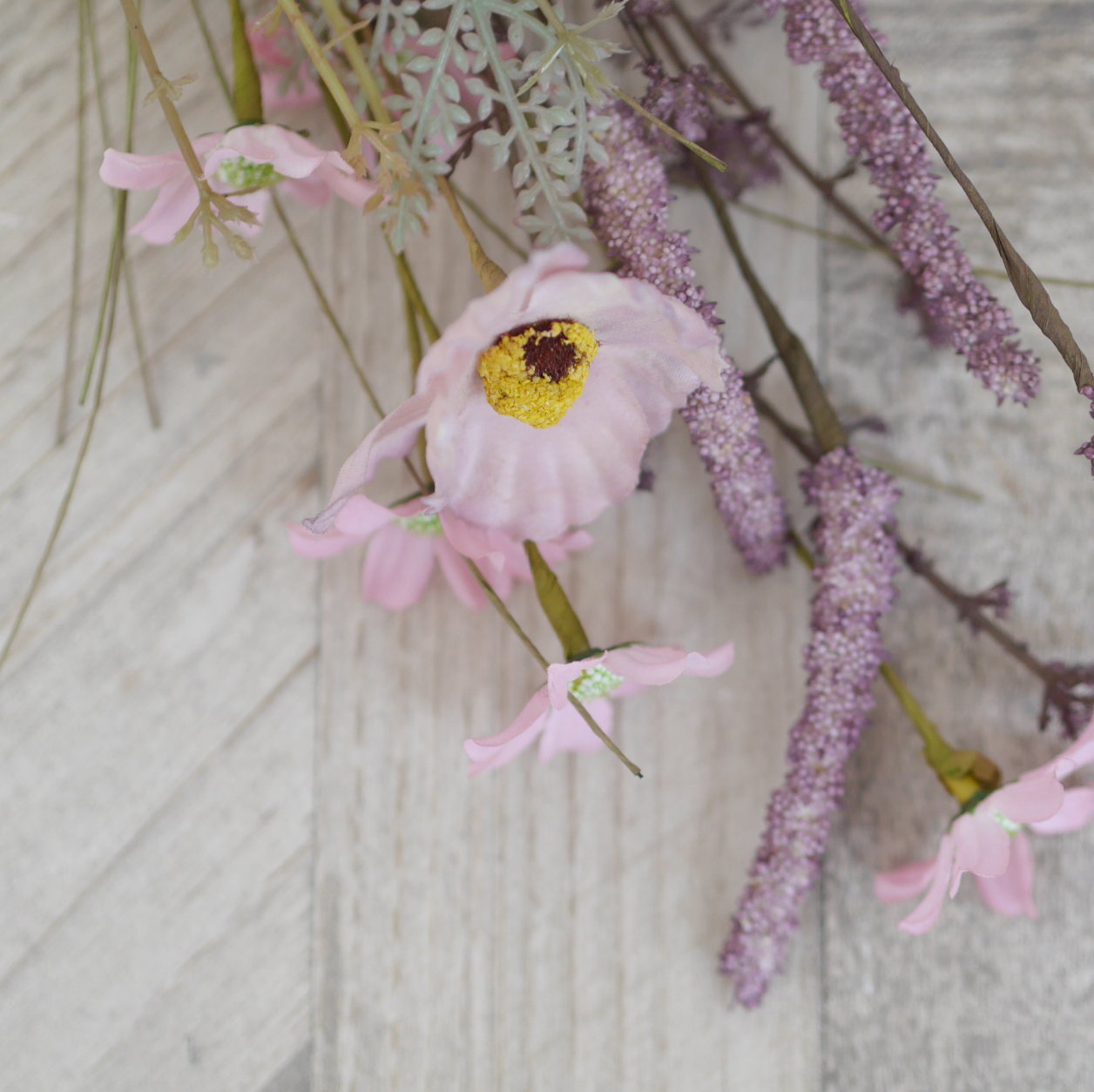 Wiesenblumenstrauß · florale Bündelung in naturbezogener Formensprache