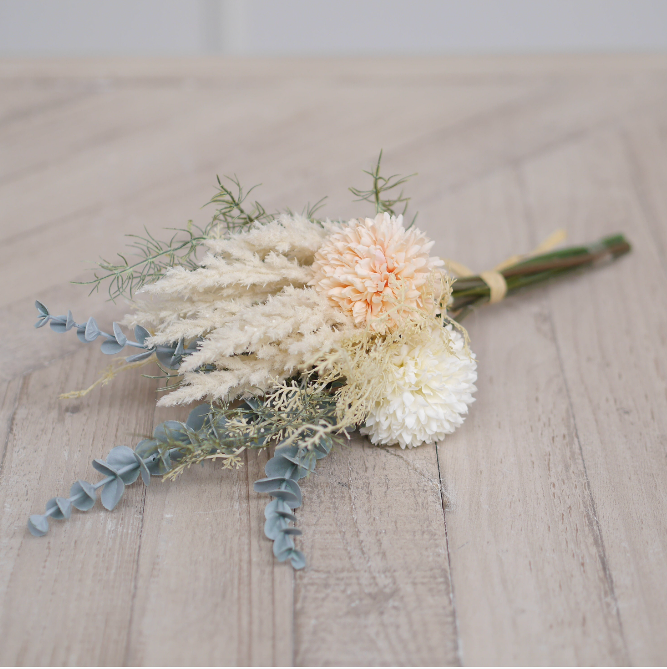 Wiesenblumenstrauß · Boho Floristik mit Eukalyptus und Gräsern
